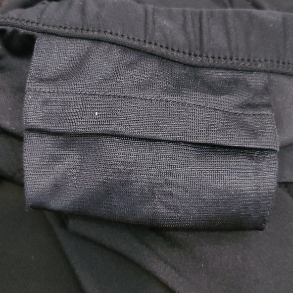 New Balance crops with reflective piping - Picture 7 of 8